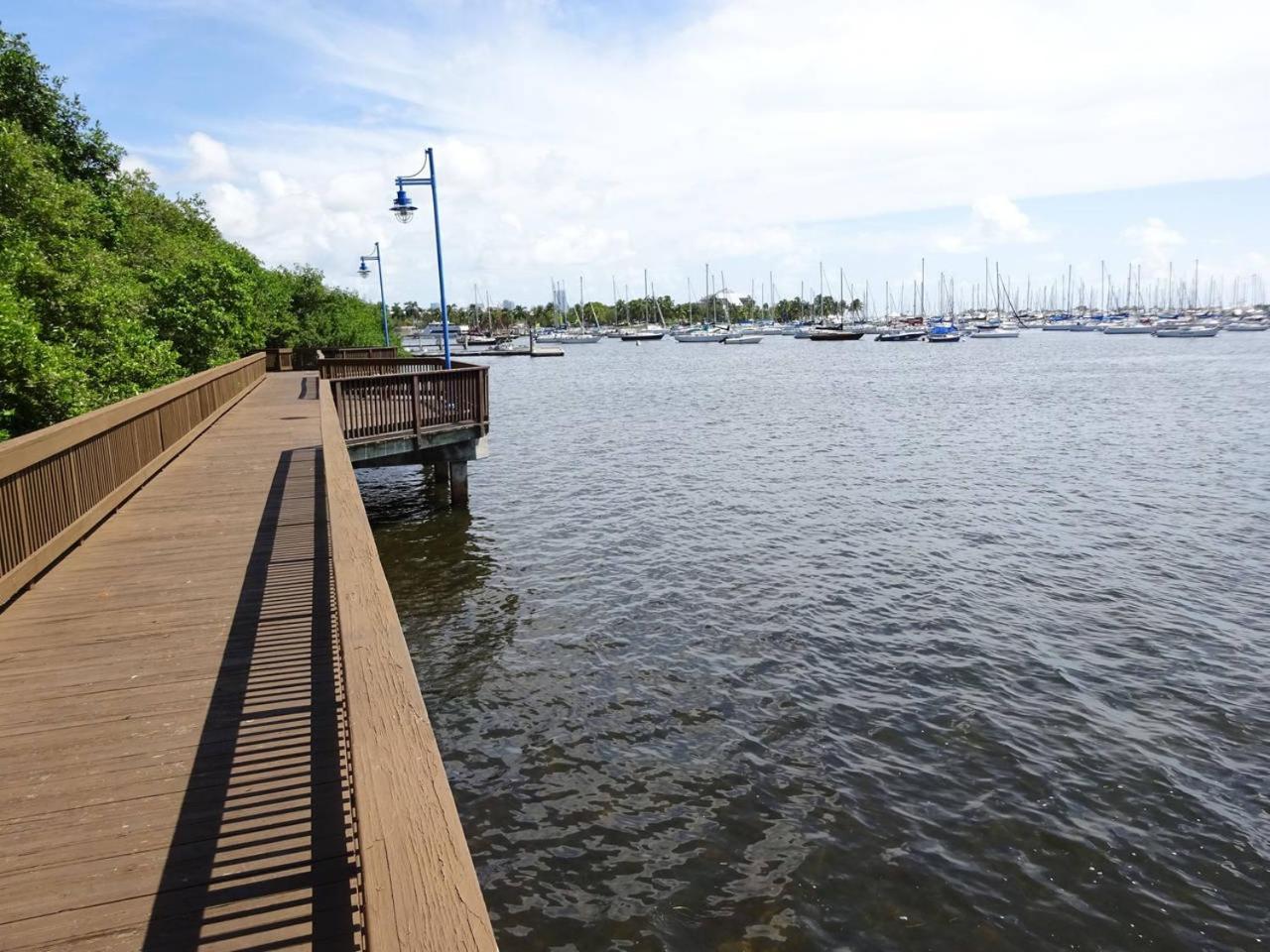 Villa Ocean View Balcony Steps From Restaurants, Peacock Park & Marina Miami Exterior foto